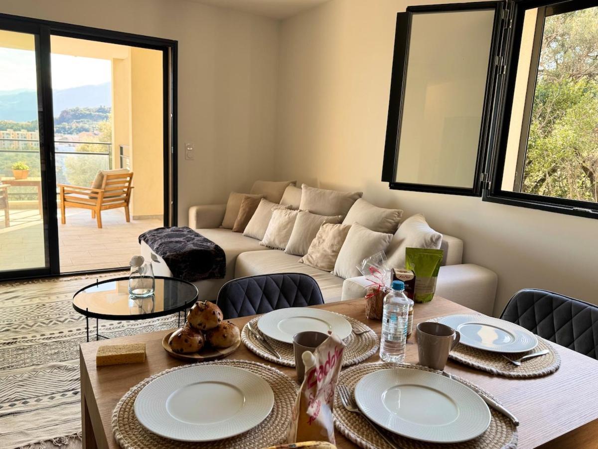 Appartement Charming 2-bedroom With Sea And Mountain Views *